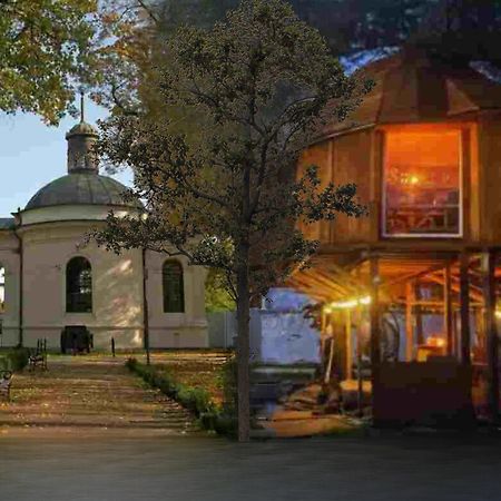Nocleg W Koronach Drzew Kutno Esterno foto