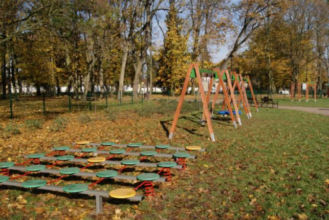Nocleg W Koronach Drzew Kutno Esterno foto